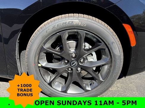 New 2026 Chrysler Pacifica Limited w/ Uconnect Theater Family Group image 11