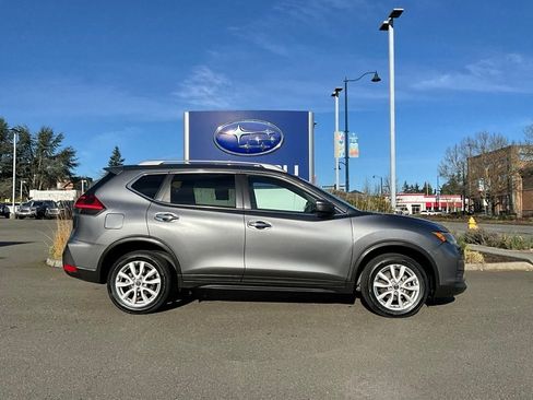 Used 2018 Nissan Rogue SV image 9