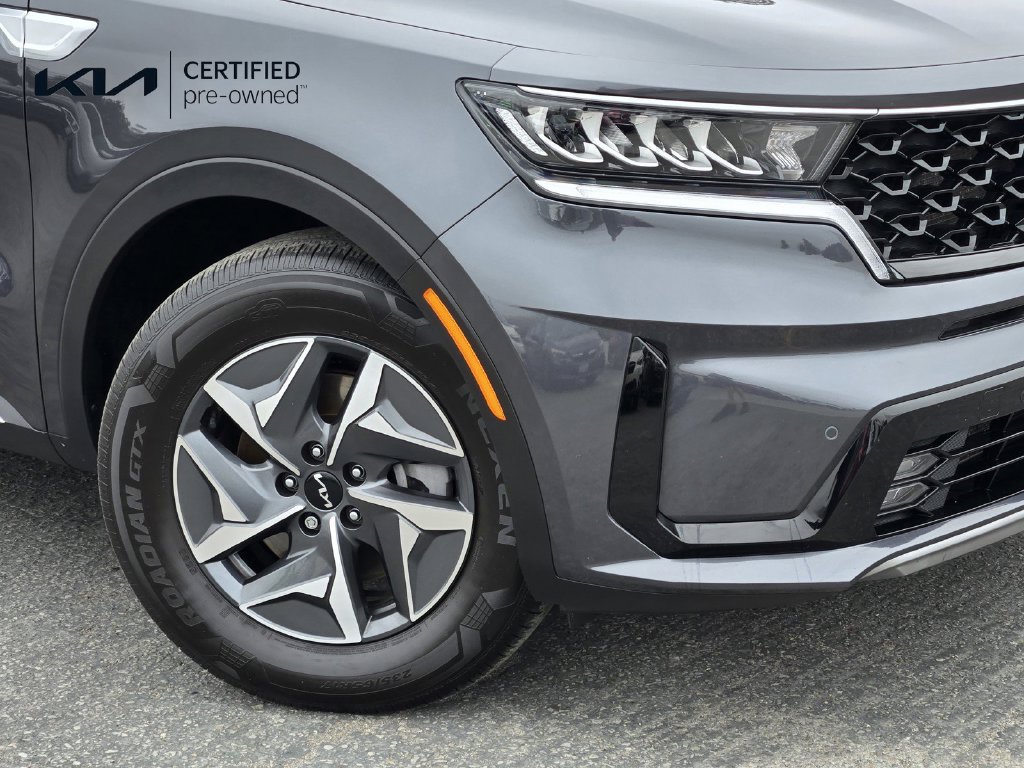 Certified 2023 Kia Sorento EX FWD image 9