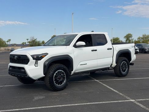 Used 2025 Toyota Tacoma TRD Off-Road AWD/4WD image 1