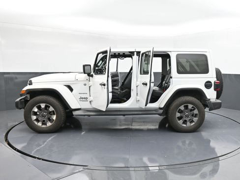 Used 2019 Jeep Wrangler Unlimited Sahara image 39
