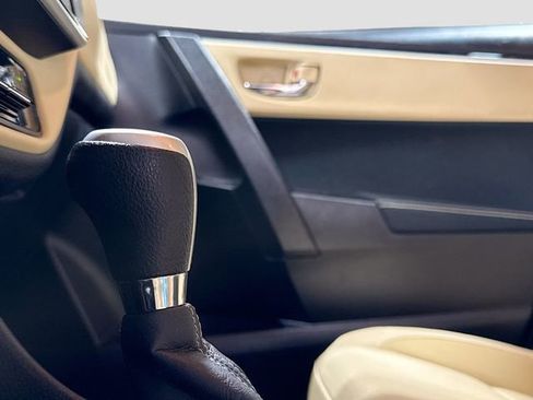 Used 2018 Toyota Corolla LE image 18