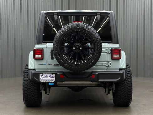 Used 2024 Jeep Wrangler Unlimited w/ Convenience Group AWD/4WD image 4