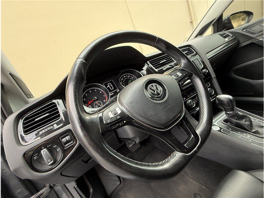 Used 2015 Volkswagen Golf S FWD image 25