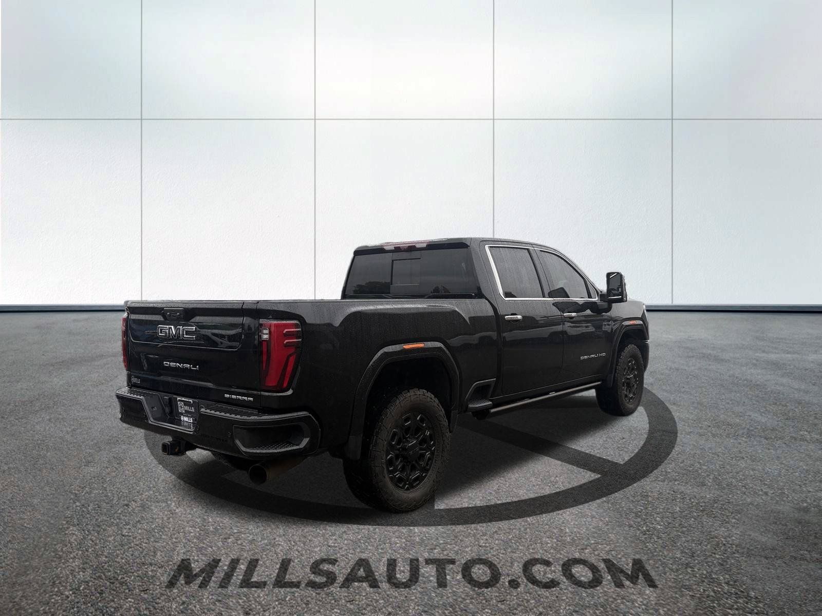 Used 2024 GMC Sierra 3500 Denali Ultimate AWD/4WD image 6