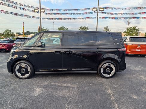 Used 2025 Volkswagen ID. Buzz Pro S Plus RWD image 6