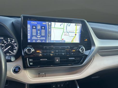 Used 2020 Toyota Highlander Platinum image 9