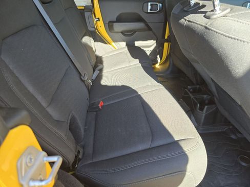 Used 2018 Jeep Wrangler Unlimited Sahara image 16