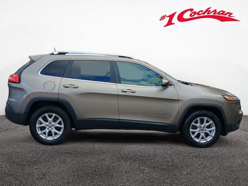 Used 2017 Jeep Cherokee Latitude w/ Safety/Convenience Group image 8