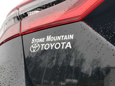 Used 2024 Toyota Camry SE image 8