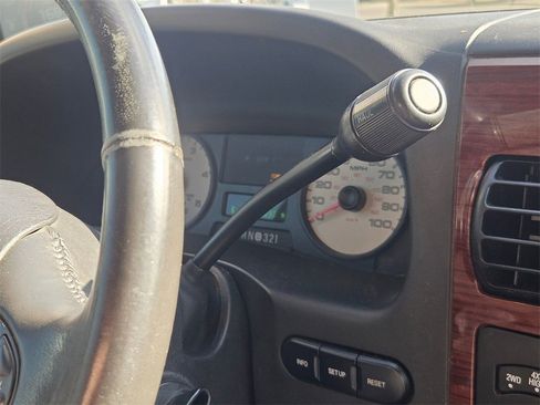 Used 2006 Ford F250 Lariat image 18
