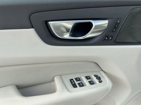 Certified 2023 Volvo XC60 B5 Ultimate w/ Climate Package image 12