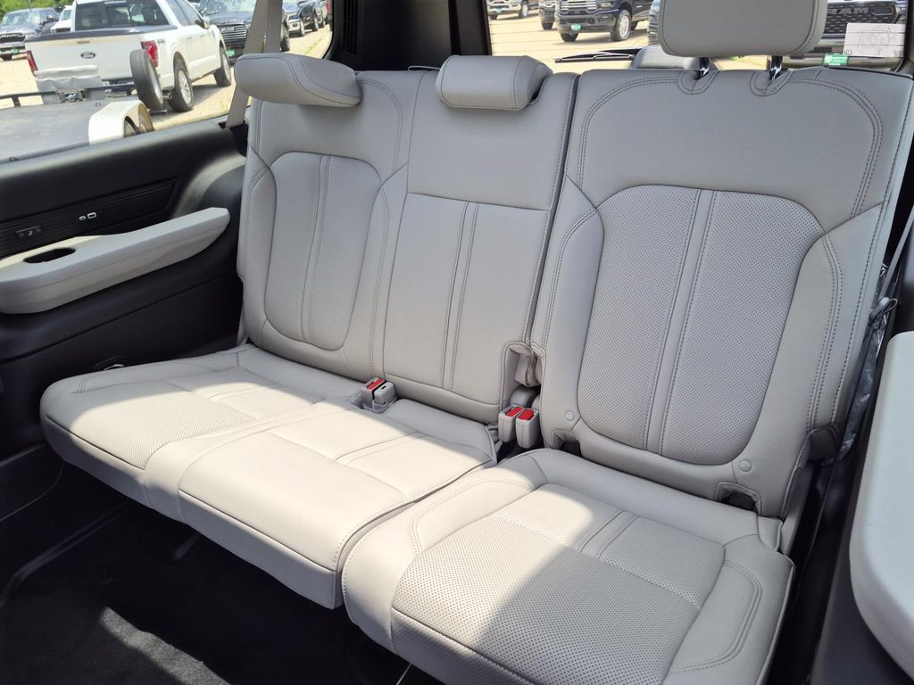 New 2026 Jeep Grand Wagoneer L Limited AWD/4WD image 16