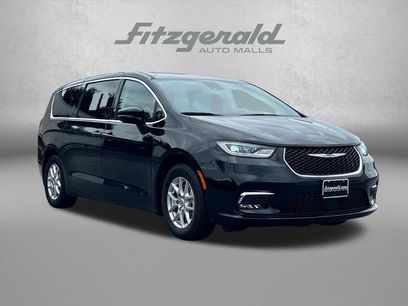 Used 2024 Chrysler Pacifica Touring-L
