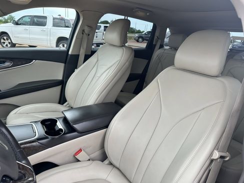 Used 2016 Lincoln MKX Reserve w/ Luxury Package FWD image 14