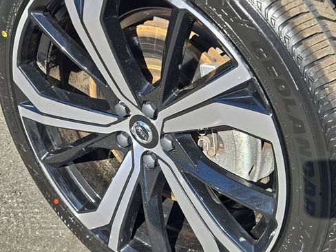 Certified 2023 Volvo XC60 T8 Ultimate w/ Protection Package Premier image 9