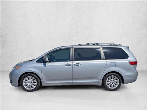 Used 2015 Toyota Sienna Limited image 9