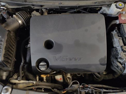 Used 2021 Chevrolet Traverse LS FWD image 30