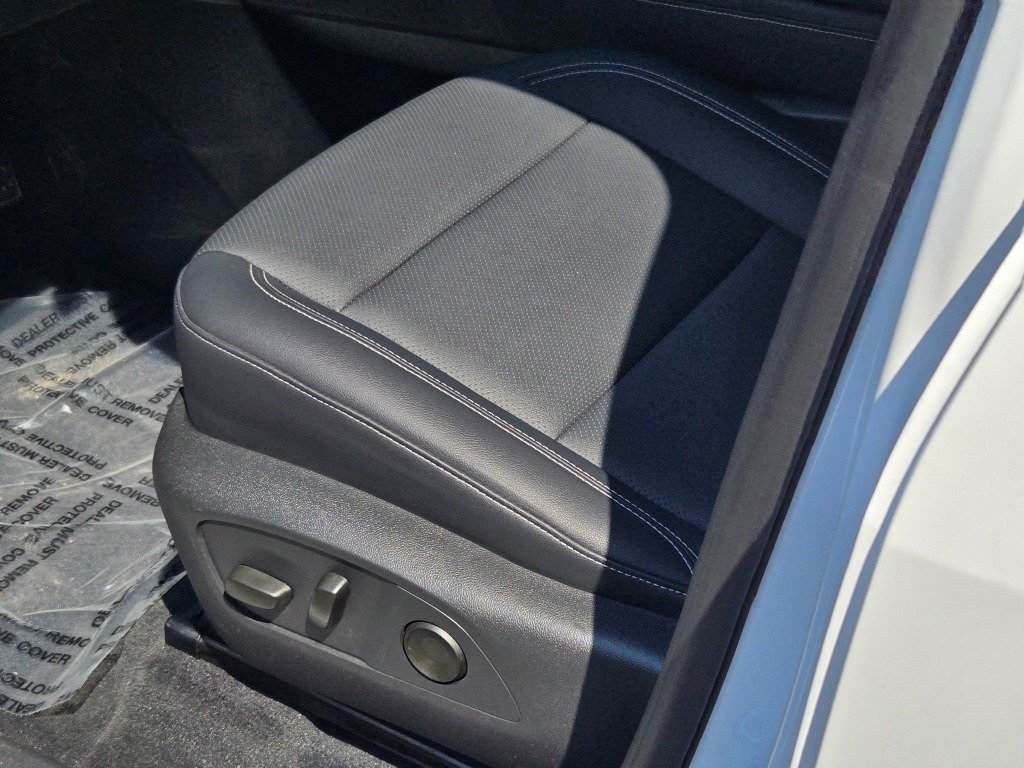 Certified 2026 Chevrolet Traverse LT AWD/4WD image 21