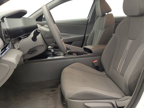 Used 2024 Hyundai Elantra SEL FWD image 17