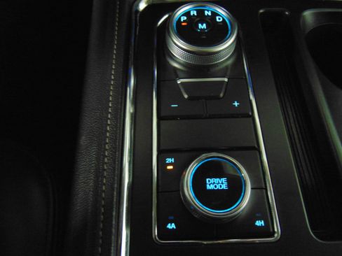 Used 2024 Ford Expedition Max XLT image 15