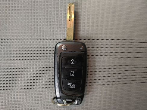 Used 2022 Hyundai Venue SEL FWD image 32