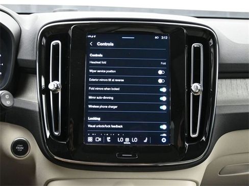 Used 2024 Volvo XC40 B5 Plus w/ Climate Package image 16