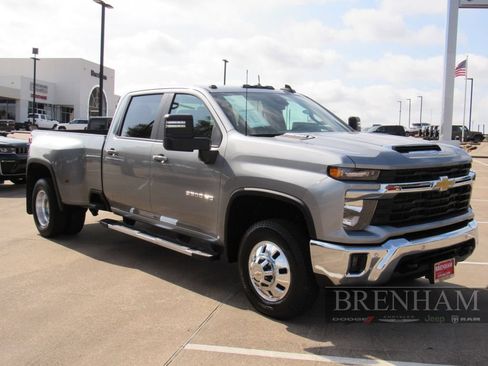 Used 2025 Chevrolet Silverado 3500 LT w/ Safety Package AWD/4WD image 8