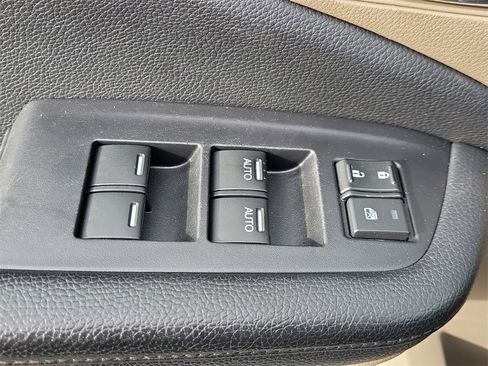 Used 2019 Honda Pilot Elite image 12