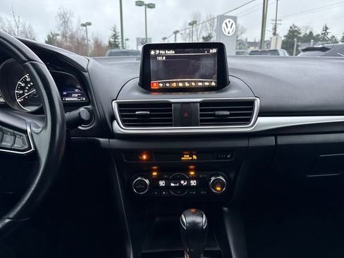 Used 2017 MAZDA MAZDA3 Touring image 22