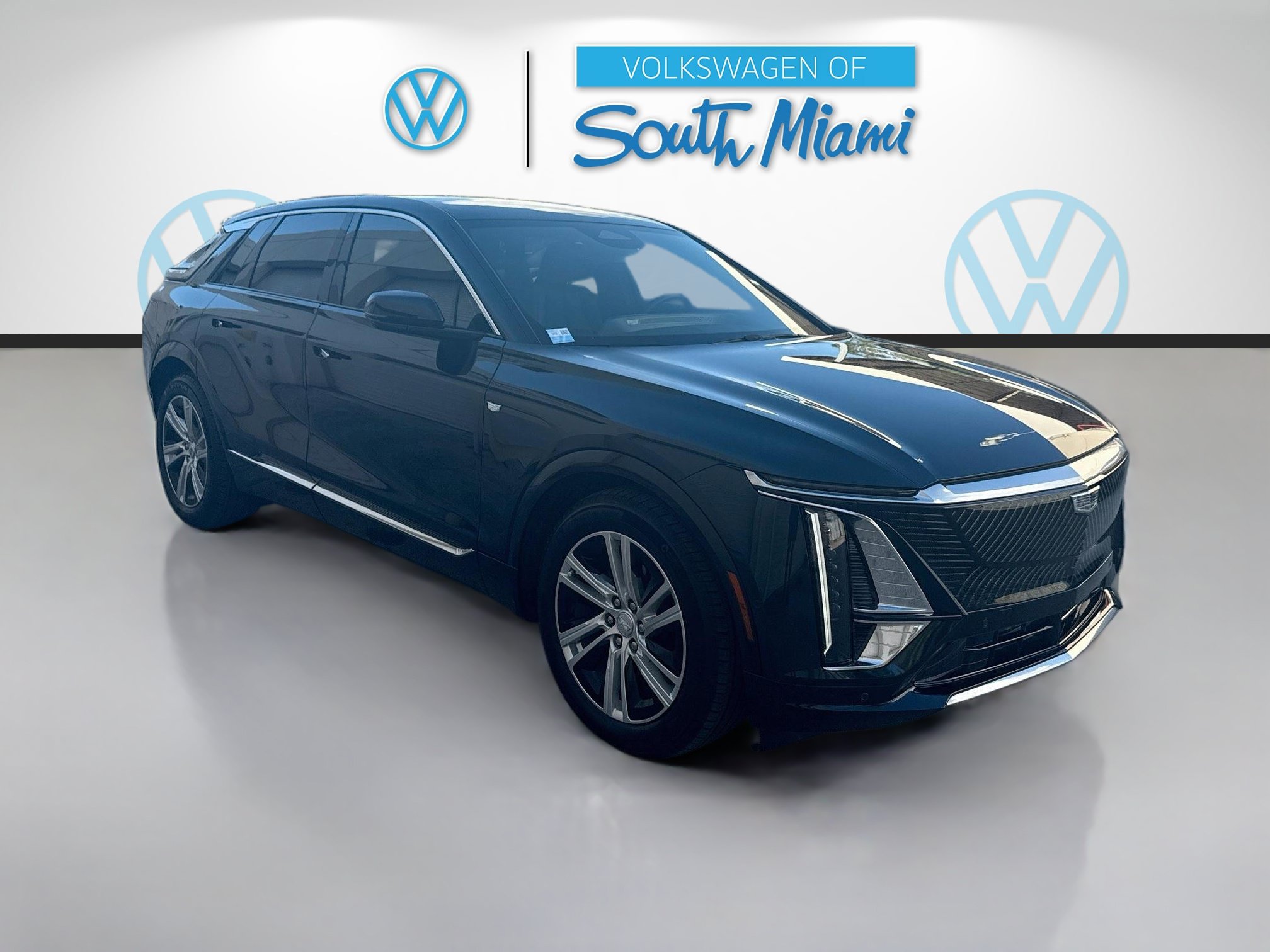 Used 2024 Cadillac Lyriq Tech w/ Driver Assist Package AWD/4WD image 1