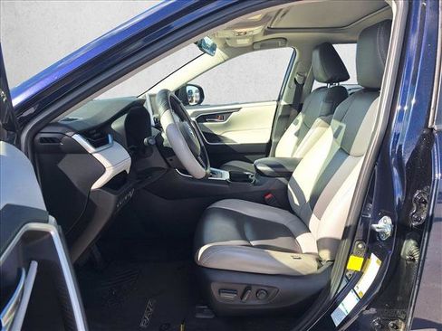Certified 2019 Toyota RAV4 XLE w/ Convenience Package AWD/4WD image 9
