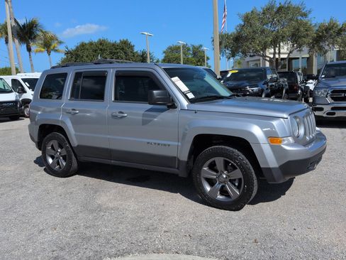 Used 2017 Jeep Patriot Sport w/ Power Value Group FWD image 2