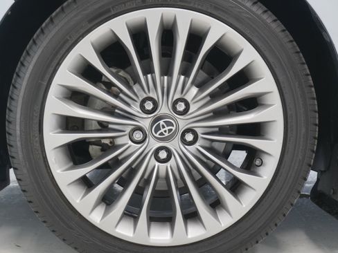 Used 2016 Toyota Avalon Limited image 28