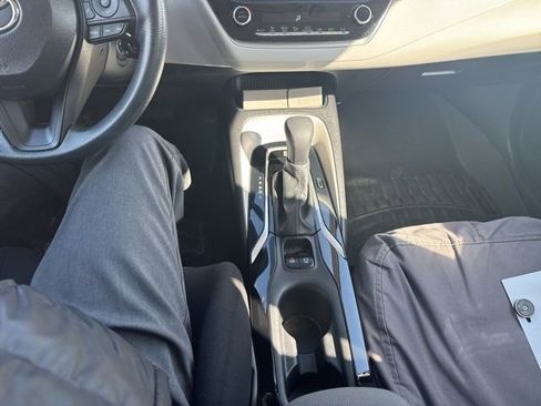 Used 2021 Toyota Corolla LE image 13