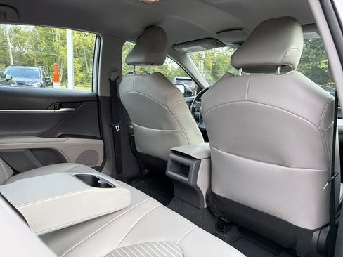 Used 2022 Toyota Camry SE FWD image 16