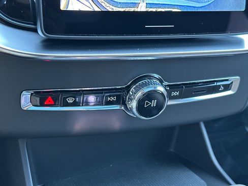 New 2026 Volvo XC90 T8 Ultra w/ Protection Package Premier image 19