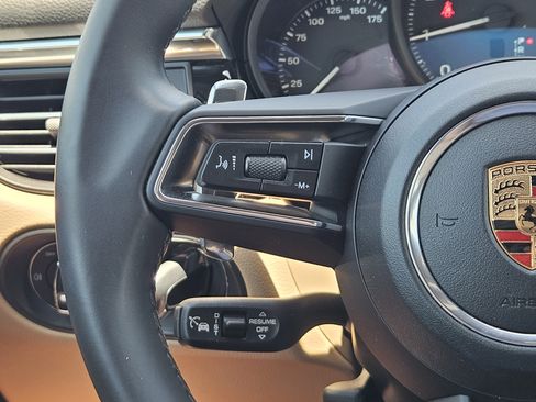 Certified 2026 Porsche Macan AWD/4WD image 27