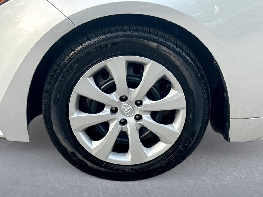 Used 2024 Toyota Corolla LE FWD image 17
