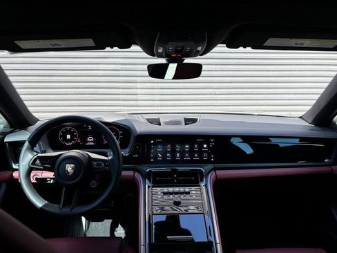 Certified 2025 Porsche Panamera 4 image 13