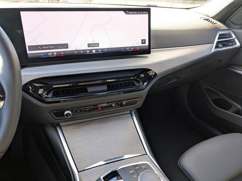 Used 2025 BMW 330i Sedan w/ Premium Package image 22