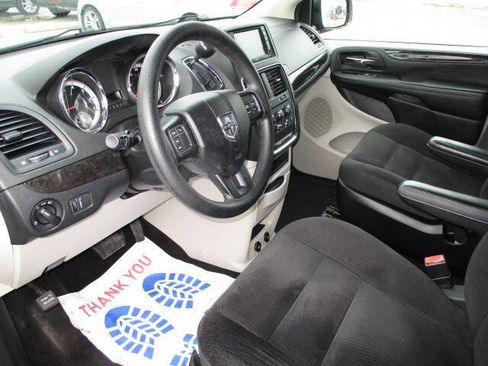 Used 2018 Dodge Grand Caravan SE w/ UConnect Hands-Free Group image 12