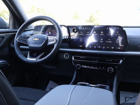 New 2026 Chevrolet Traverse LT w/ Driver Confidence Package image 27