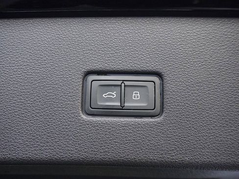 Used 2021 Audi SQ8 Prestige w/ Prestige Package image 70