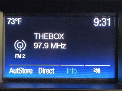 Used 2019 Ford Explorer XLT image 25