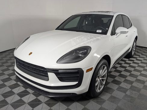Certified 2023 Porsche Macan AWD/4WD image 1