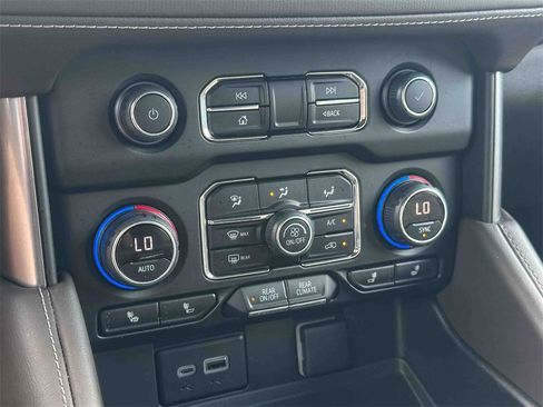 Used 2023 Chevrolet Tahoe Z71 w/ Luxury Package image 33