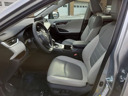 Used 2023 Toyota RAV4 Limited image 17