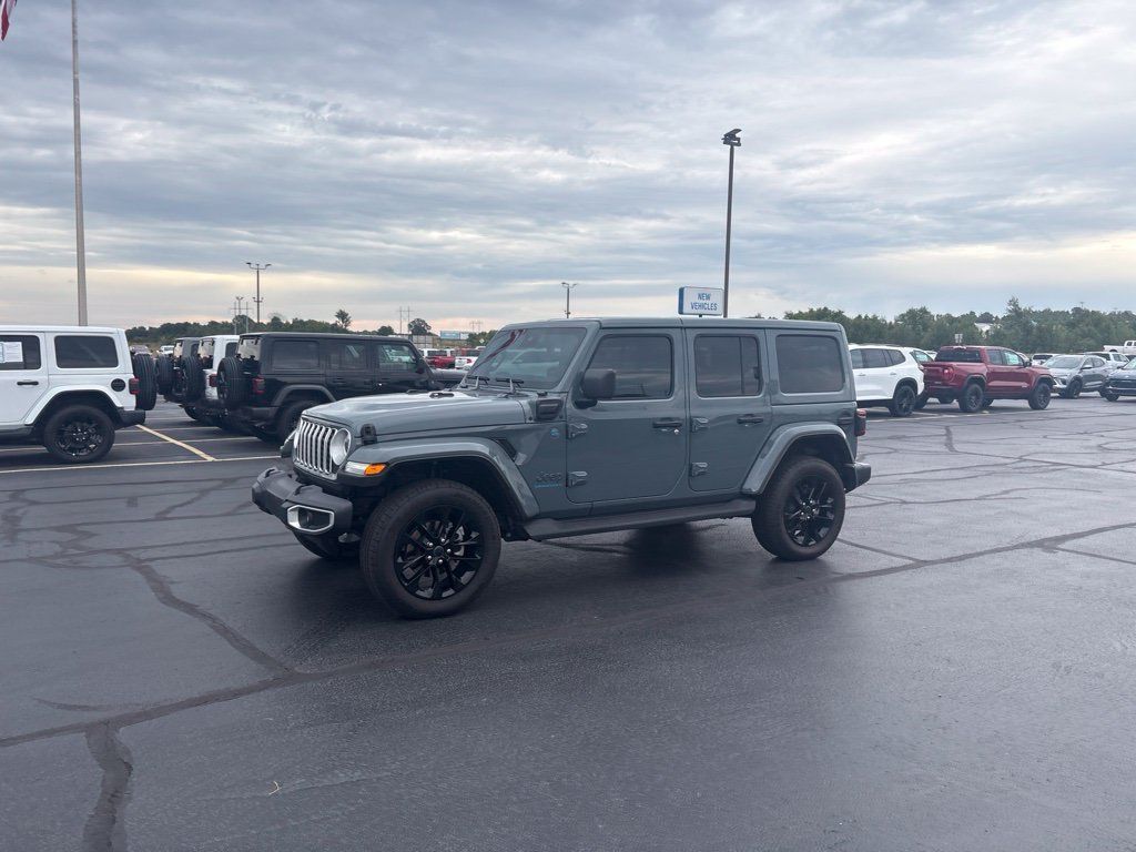 Used 2025 Jeep Wrangler Unlimited Sahara AWD/4WD image 4