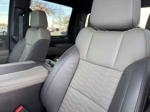 Used 2024 Chevrolet Silverado 2500 ZR2 w/ Technology Package image 16